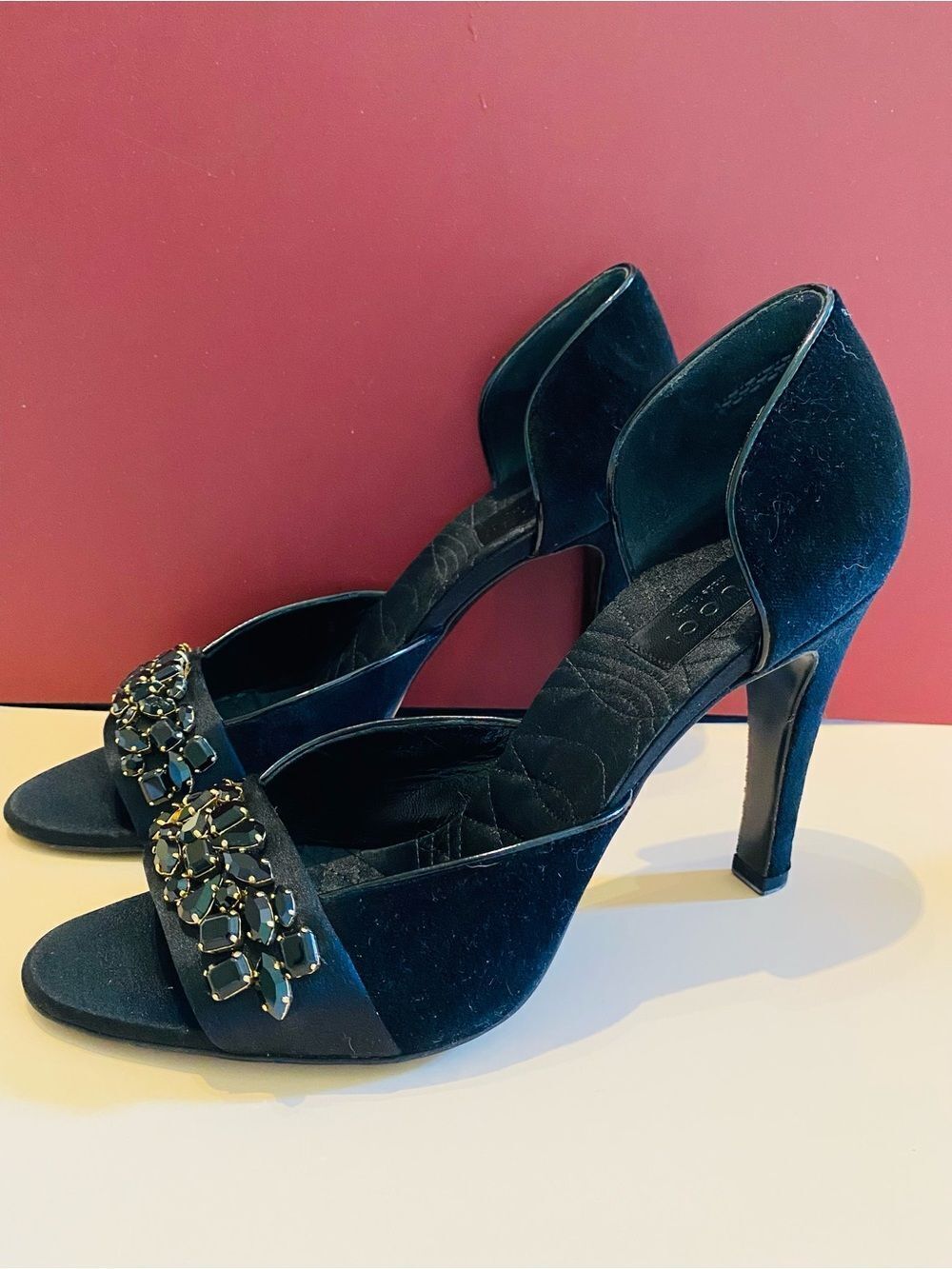 🛍️ Gucci Authentic Black Velvet Crystal Embellished D'Orsay Pumps size 9.